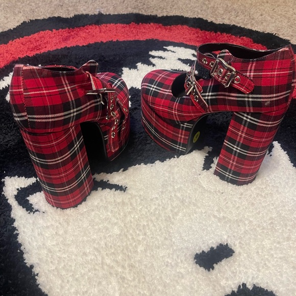 Dolls Kill current mood plaid platform shoes. NWOT. Never worn. Size 9 run small - Picture 3 of 7